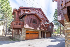 Luxury Townhome, Walk to the Village, Wifi, Private Spa & Garage
